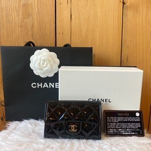 CHANEL Black Patent Leather Classic Flap Card Holder